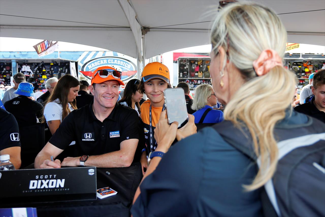 Scott Dixon with a fan - Gallagher Grand Prix - By: Paul Hurley -- Photo by: Paul Hurley